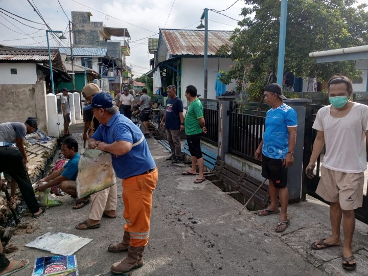 Minggu, 15 Februari 2026, Kelurahan Karang Anyar mendampingi dan mengawasi jalannya kegiatan gotong royong di wilayah RT.003, 005, 006, 008, 009, 010, 012, 036