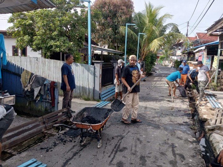 Minggu, 15 Februari 2026, Kelurahan Karang Anyar mendampingi dan mengawasi jalannya kegiatan gotong royong di wilayah RT.003, 005, 006, 008, 009, 010, 012, 036