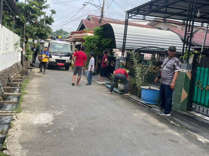 Minggu, 15 Februari 2026, Kelurahan Karang Anyar mendampingi dan mengawasi jalannya kegiatan gotong royong di wilayah RT.003, 005, 006, 008, 009, 010, 012, 036