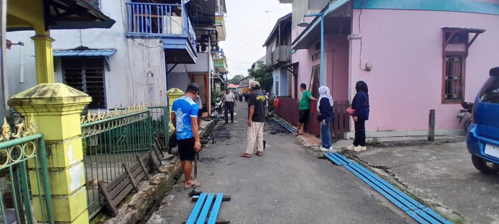 Minggu, 15 Februari 2026, Kelurahan Karang Anyar mendampingi dan mengawasi jalannya kegiatan gotong royong di wilayah RT.003, 005, 006, 008, 009, 010, 012, 036