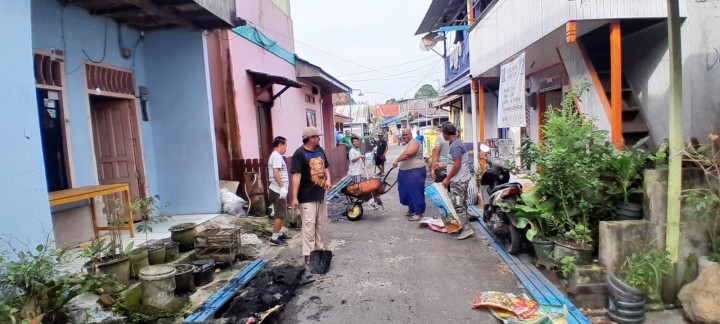 Minggu, 15 Februari 2026, Kelurahan Karang Anyar mendampingi dan mengawasi jalannya kegiatan gotong royong di wilayah RT.003, 005, 006, 008, 009, 010, 012, 036
