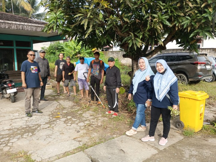 Minggu, 15 Februari 2026, Kelurahan Karang Anyar mendampingi dan mengawasi jalannya kegiatan gotong royong di wilayah RT.003, 005, 006, 008, 009, 010, 012, 036