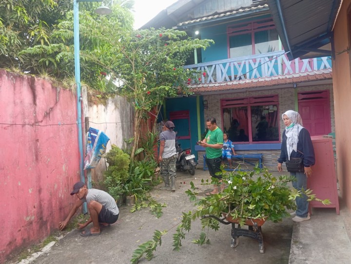 Minggu, 15 Februari 2026, Kelurahan Karang Anyar mendampingi dan mengawasi jalannya kegiatan gotong royong di wilayah RT.003, 005, 006, 008, 009, 010, 012, 036