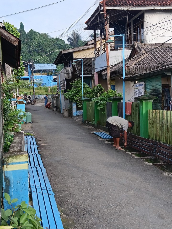 Minggu, 15 Februari 2026, Kelurahan Karang Anyar mendampingi dan mengawasi jalannya kegiatan gotong royong di wilayah RT.003, 005, 006, 008, 009, 010, 012, 036