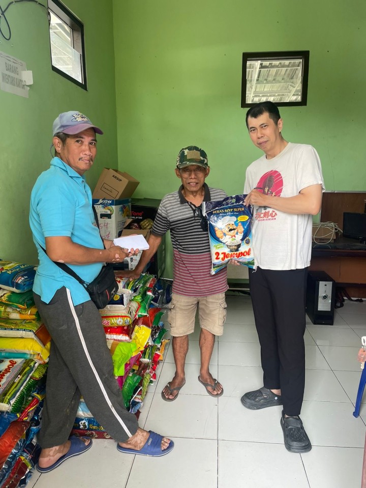 Kamis, 19 Maret 2026 Kelurahan Karang Anyar menghadiri kegiatan Penyerahan zakat dan beras dari islamic center untuk warga kurang mampu Kelurahan Karang Anyar.