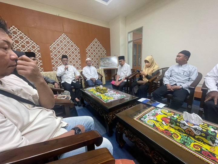 Kamis, 19 Maret 2026 Kelurahan Karang Anyar menghadiri kegiatan Penyerahan zakat dan beras dari islamic center untuk warga kurang mampu Kelurahan Karang Anyar.