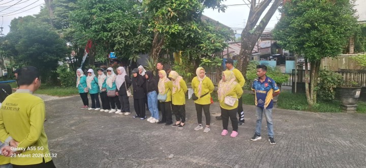 Sabtu, 28 Maret 2026, Kelurahan Karang Anyar bersama PJLP, Ketua RT, warga, TP PKK, Dasawisma, FKPM, Babinsa, dan Bhabinkamtibmas mengikuti kegiatan Gotong Royong Kecamatan Sungai Kunjang di sepanjang Jalan MT. Haryono.