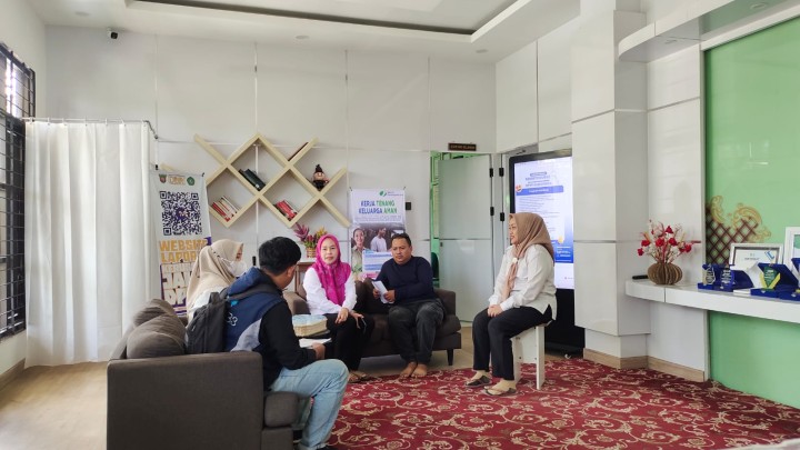 Rabu, 01 April 2026, Kelurahan Karang Anyar menerima kUnjungan dan koordinasi dari perwakilan Kantor Dinas Lingkungan Hidup Kota Samarinda terkait pendataan warga yang menggunakan PDAM dan non PDAM.