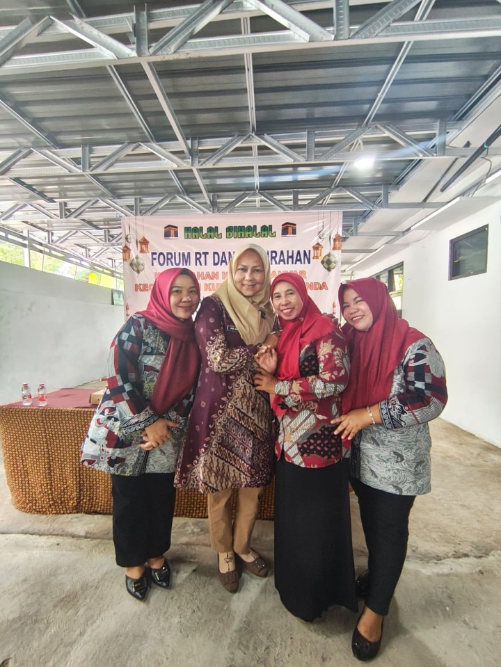 Kamis, 02 April 2026, Halal Bihalal Kelurahan Karang Anyar bersama Forum RT se Karang Anyar dan Camat Sungai Kunjang serta unsur-unsur Kelurahan sekaligus perpisahan purna tugas HAMDAH sebagai staf Kelurahan Karang Anyar.
