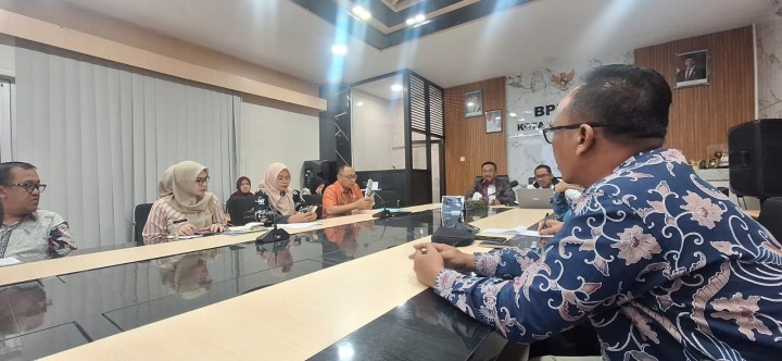 Kamis, 09 April 2026, Kelurahan Karang Anyar menghadiri kegiatan Rapat  Pembahasan Penyusunan Strategi dan Persiapan Penanganan Perkara No : 52/Pdt.G/2026/PN.Smr (Gugatan Warga Terkait Sengketa Kepemilikan Lahan SDN 008 Sungai Kunjang Kelurahan Karang Anyar Jl. Ulin) di ruang Rapat BPKAD Lantai IV Samarinda