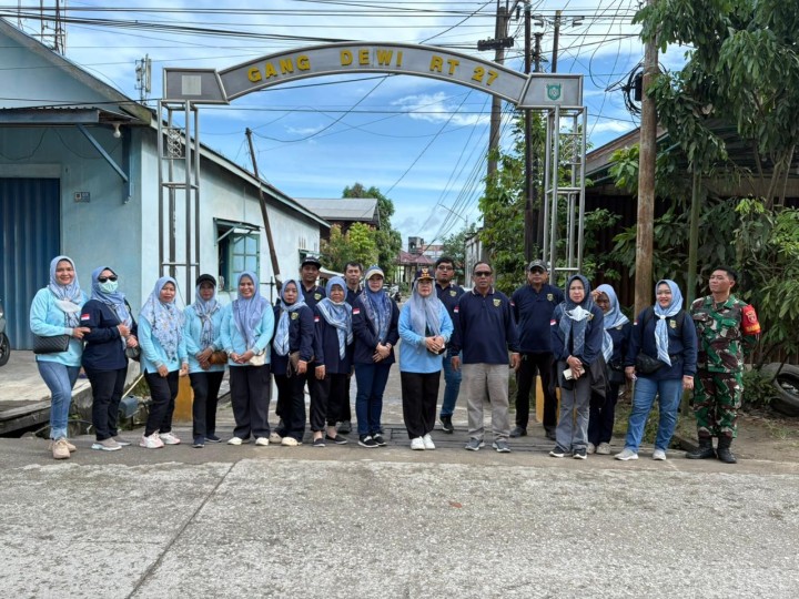 Sabtu, 11 April 2026, Kelurahan Karang Anyar mengikuti kegiatan kerja bakti se Kecamatan Sungai Kunjang di Jalan KH.Mas Mansyur, Samarinda