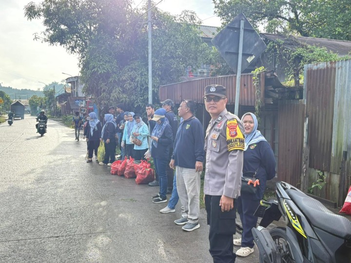 Sabtu, 11 April 2026, Kelurahan Karang Anyar mengikuti kegiatan kerja bakti se Kecamatan Sungai Kunjang di Jalan KH.Mas Mansyur, Samarinda