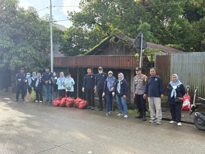 Sabtu, 11 April 2026, Kelurahan Karang Anyar mengikuti kegiatan kerja bakti se Kecamatan Sungai Kunjang di Jalan KH.Mas Mansyur, Samarinda
