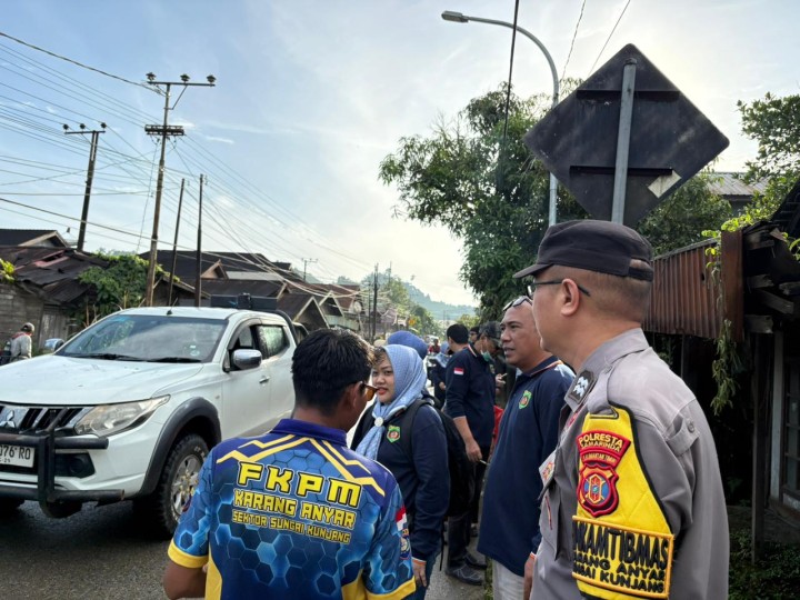 Sabtu, 11 April 2026, Kelurahan Karang Anyar mengikuti kegiatan kerja bakti se Kecamatan Sungai Kunjang di Jalan KH.Mas Mansyur, Samarinda