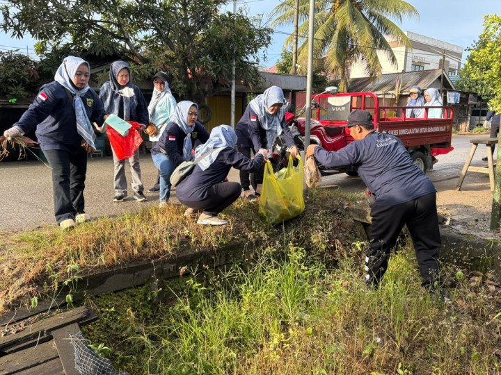 Sabtu, 11 April 2026, Kelurahan Karang Anyar mengikuti kegiatan kerja bakti se Kecamatan Sungai Kunjang di Jalan KH.Mas Mansyur, Samarinda
