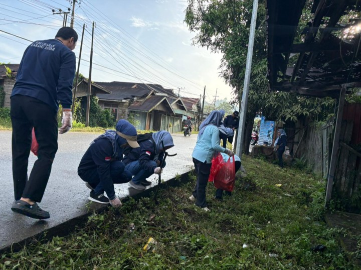 Sabtu, 11 April 2026, Kelurahan Karang Anyar mengikuti kegiatan kerja bakti se Kecamatan Sungai Kunjang di Jalan KH.Mas Mansyur, Samarinda