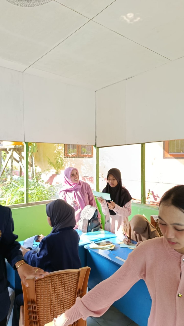 Sabtu, 18 April 2026, Kelurahan Karang Anyar melakukan kunjungan dan Monitoring kegiatan posyandu remaja Kelapa Gading Bersatu RT 38