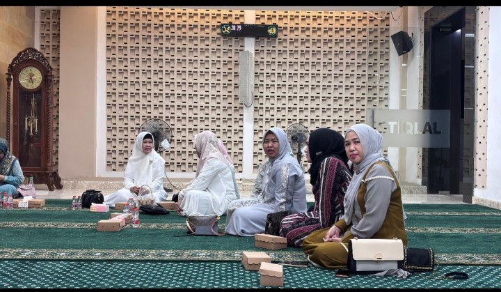 Sabtu, 18 April 2026, Kelurahan Karang Anyar Menghadiri Acara Halal Bihalal 1447 H dan pelepasan calon jama'ah haji Kec Sungai Kunjang di Masjid Istiqlal Loa Bakung
