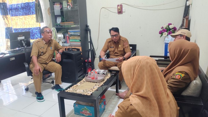 Senin, 20 April 2026 – Kelurahan Karang Anyar bersama Ketua RT 20 melaksanakan rapat koordinasi terkait rencana kegiatan gotong royong di Jalan Ulin pada hari Jumat, 24 April 2026.