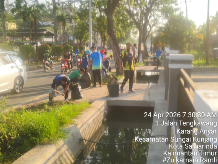 Jumat, 24 April 2026 – Kelurahan Karang Anyar bersama Ketua RT.020, Dasawisma RT.020, warga RT.018 & RT.020, serta pegawai PLN Mahakam Samarinda melaksanakan kegiatan gotong royong di Jalan Ulin, Perumahan PLN.