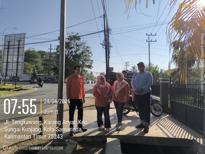 Jumat, 24 April 2026 – Kelurahan Karang Anyar bersama Ketua RT.020, Dasawisma RT.020, warga RT.018 & RT.020, serta pegawai PLN Mahakam Samarinda melaksanakan kegiatan gotong royong di Jalan Ulin, Perumahan PLN.