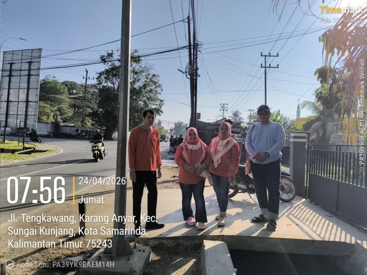 Jumat, 24 April 2026 – Kelurahan Karang Anyar bersama Ketua RT.020, Dasawisma RT.020, warga RT.018 & RT.020, serta pegawai PLN Mahakam Samarinda melaksanakan kegiatan gotong royong di Jalan Ulin, Perumahan PLN.