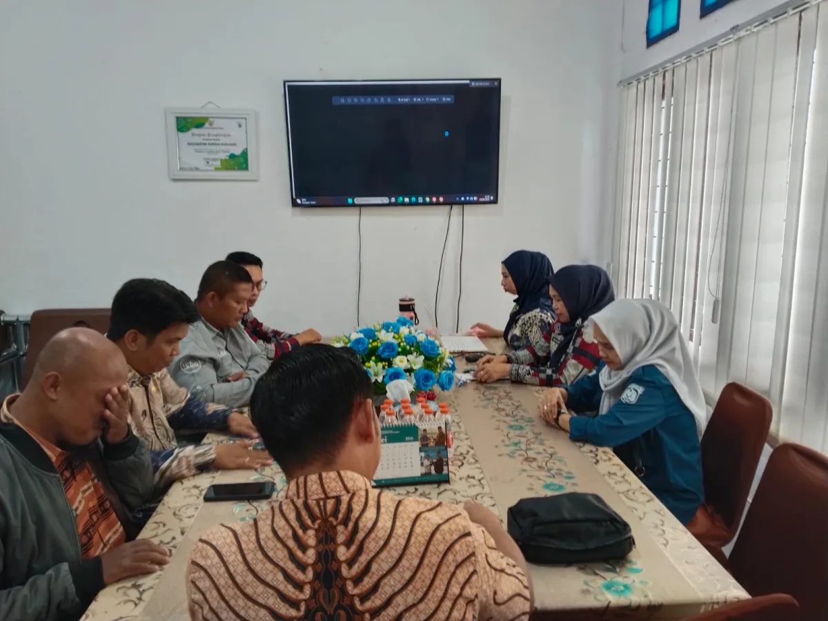 Kamis, 04Juni 2026, Kelurahan Karang Anyar Menghadiri rapat koordinasi Kegiatan Lingkungan Hidup " Sigap Beraksi " di ruang Camat Sungai Kunjang