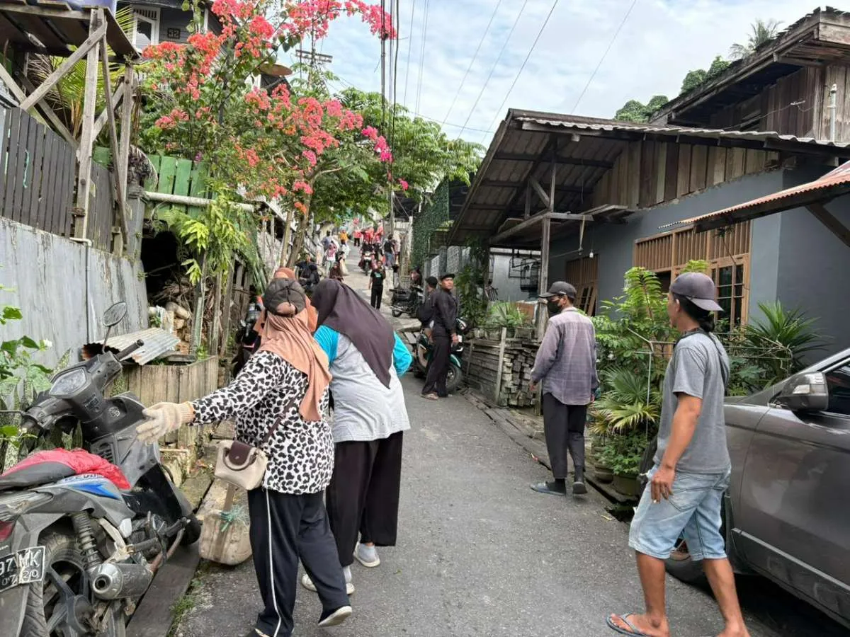 Jumat, 05 Juni 2026, Kelurahan Karang Anyar bersama Kecamatan Sungai Kunjang melaksanakan kegiatan Aksi Sapta Rumah Indah (ASRI) di sepanjang Jalan Cendana Gang 16 RT.013