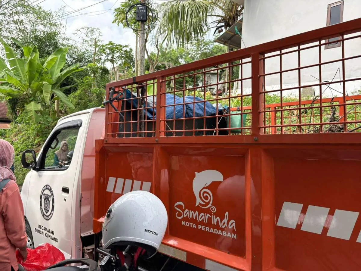 Jumat, 05 Juni 2026, Kelurahan Karang Anyar bersama Kecamatan Sungai Kunjang melaksanakan kegiatan Aksi Sapta Rumah Indah (ASRI) di sepanjang Jalan Cendana Gang 16 RT.013