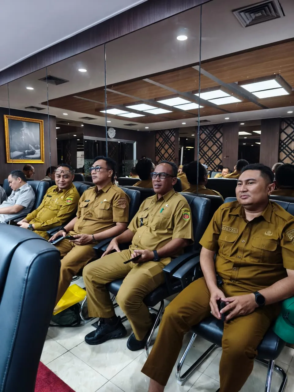 Senin, 08 Juni 2026, Kelurahan Karang Anyar menghadiri Rapat Pembahasan Penyusunan Strategi dan Jawaban terhadap Pengajuan Gugatan sengketa tanah SDN 008 di Jalan Ulin/Batuah yang dilaksanakan di Ruang Rapat Wali Kota Lantai II Balai Kota Samarinda