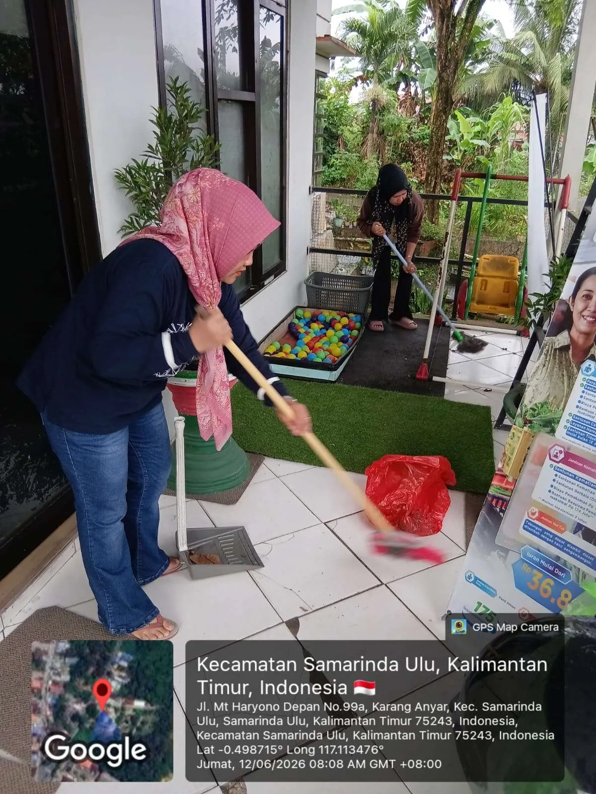 Jum’at, 12 Juni 2026 — seluruh pegawai melaksanakan kegiatan Gerakan Indonesia ASRI di Teras Kelurahan.
