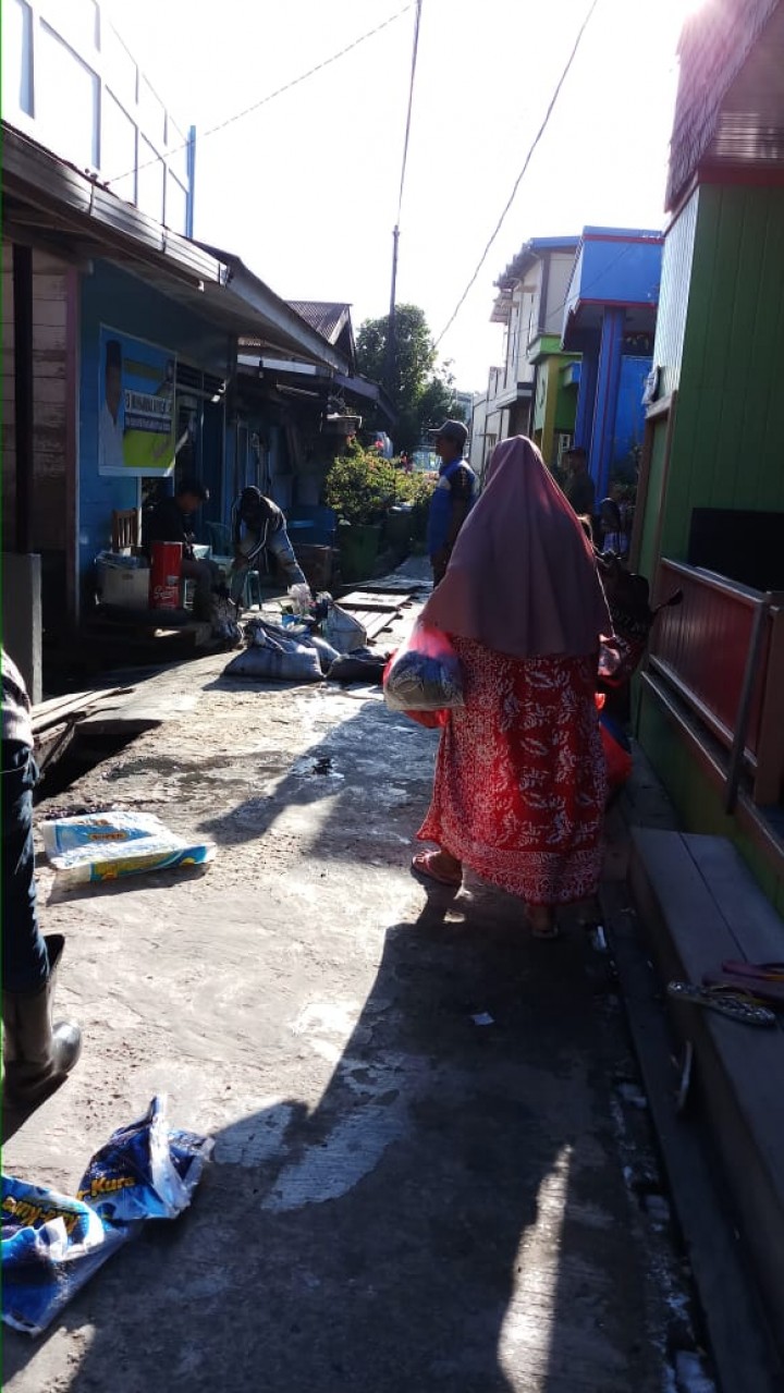 Kegiatan Gotong Royong di Jl.Slamet Riyadi RT.19 Kel. Karang Asam Ilir