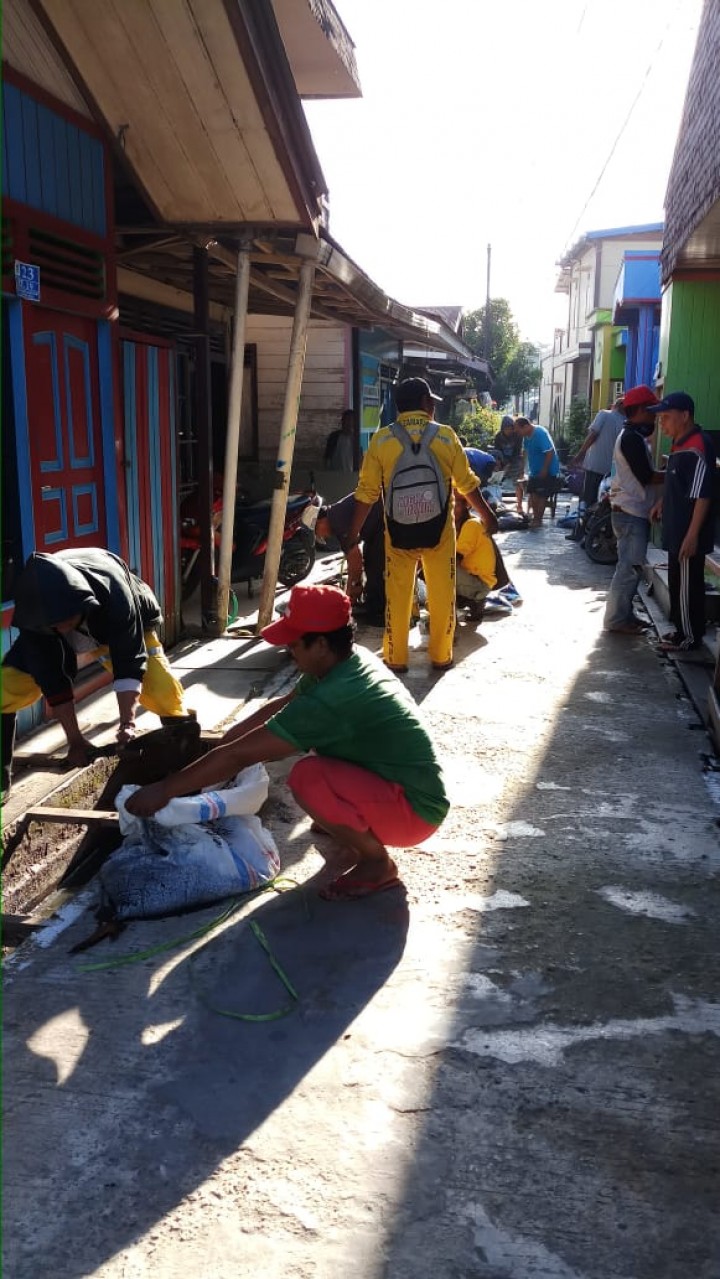 Kegiatan Gotong Royong di Jl.Slamet Riyadi RT.19 Kel. Karang Asam Ilir