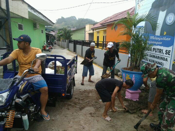 Kegiatan Gotong Royong di Jl. Rapak Indah RT.35 Kel. Karang Asam Ilir