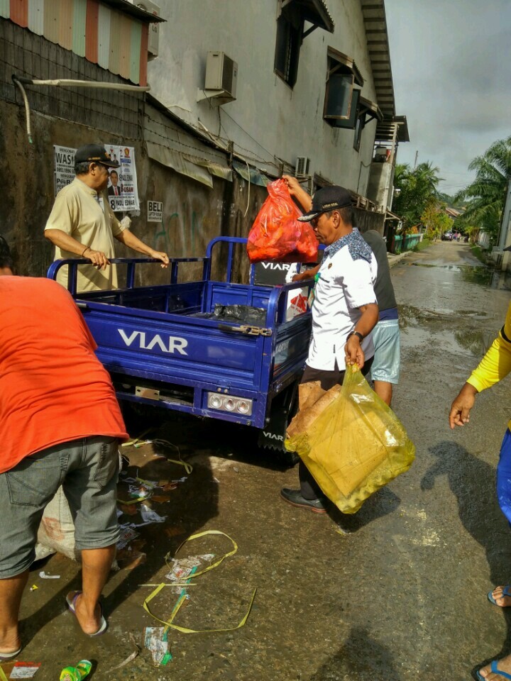 Pembersihan Sampah di Gg.06 RT.17 dan Gg.04 RT.12