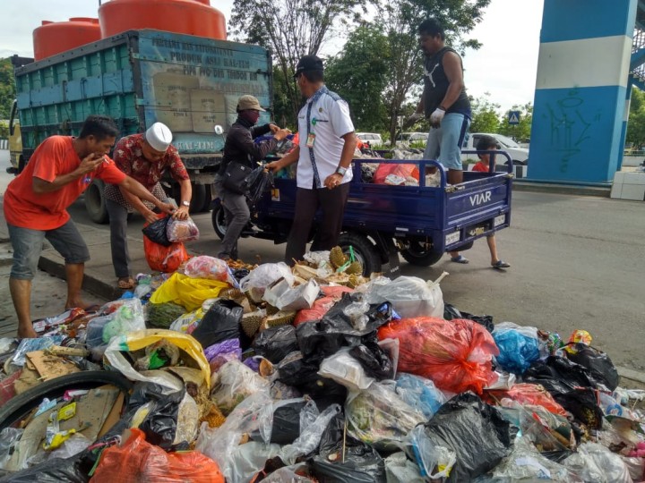 Pembersihan Sampah di Gg.06 RT.17 dan Gg.04 RT.12