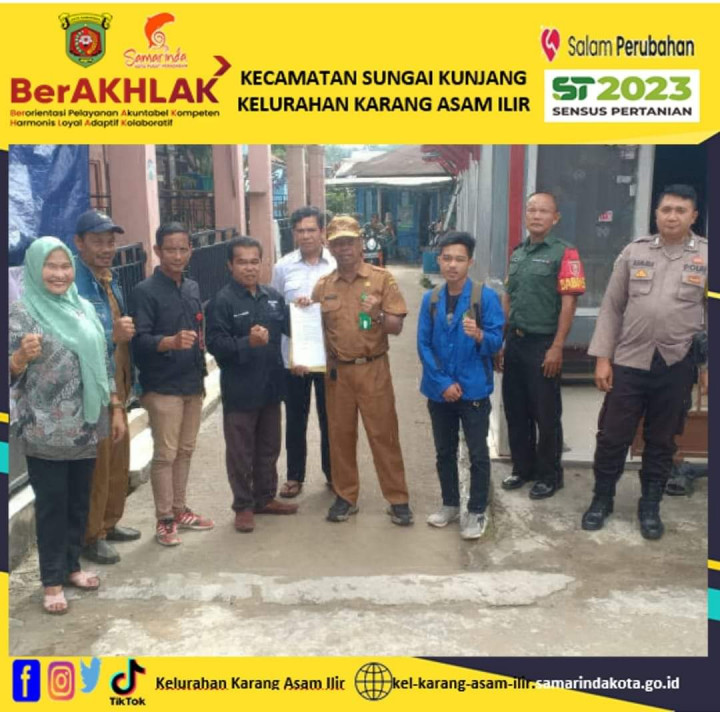 Serah terima pot bunga dan gerobak sampah di RT. 11 Kelurahan Karang Asam Ilir