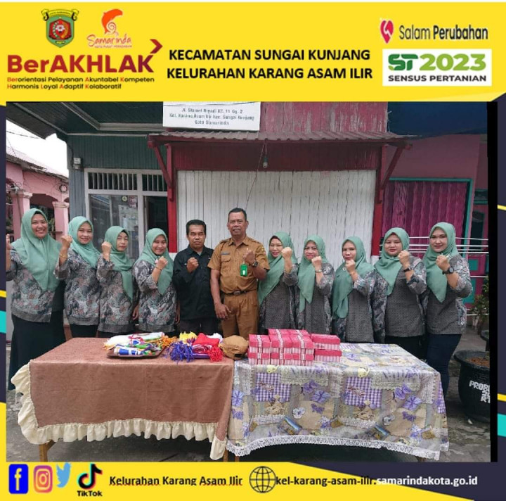 Serah terima pot bunga dan gerobak sampah di RT. 11 Kelurahan Karang Asam Ilir