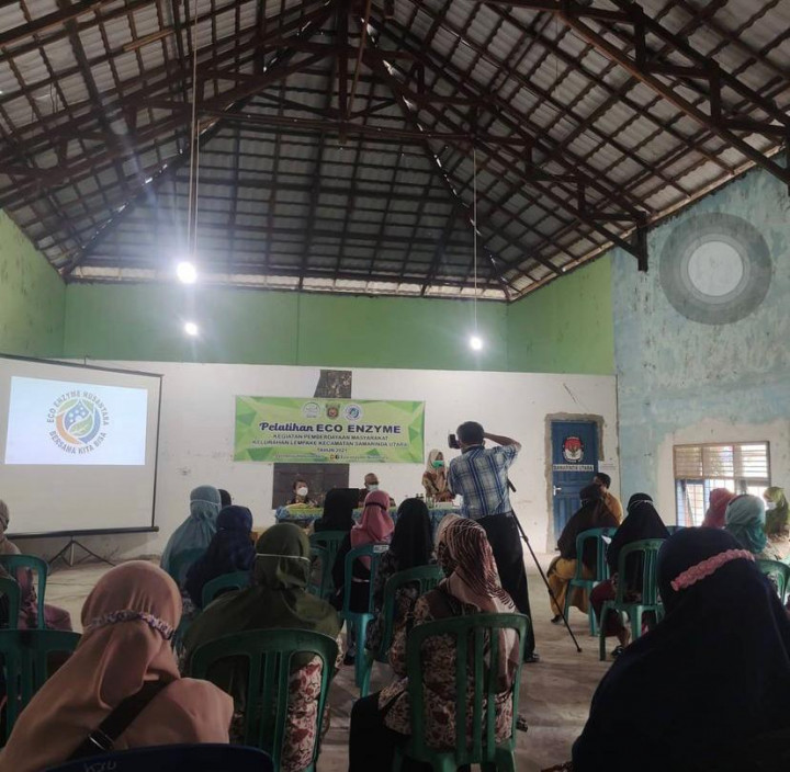 Pelatihan ECO Enzim di buka oleh Lurah Lempake, beserta pelatihan ibu2 ketua RT di kelurahan Lempake