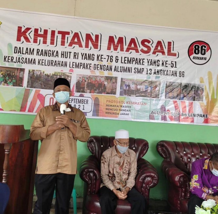 Acara Khitanan Masal dalam rangka HUT RI ke 76 dan HUT Kelurahan Lempake ke 51. Kerjasama dengan Alumni SMPN 13 Angkatan 86