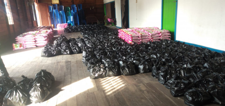 Penyaluran Bantuan Sembako yang dikelola oleh Lembaga Adat Dayak Muang Lempake untuk Warga RT. 31,32,33,34,35 dan 47 pada Hari Kamis tgl. 9 Juni 2022 bertempat di Lamin Adat Dayak Muang Lempake
