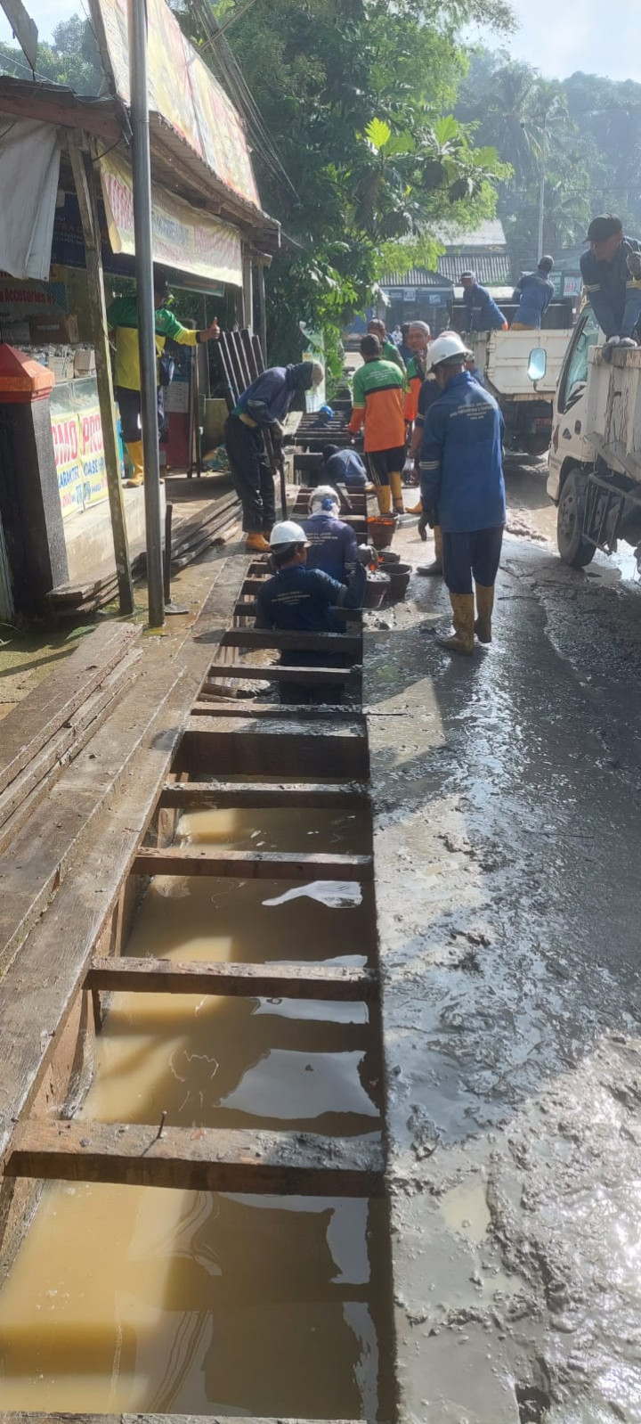 Normalisasi Parit depan Kecamatan Samarinda Utara Tgl. 11 dan 13 Juni 2022.