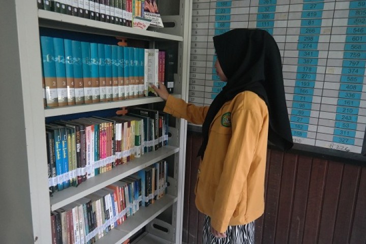 Pojok Perpustakaan Kantor Kelurahan Loa Buah