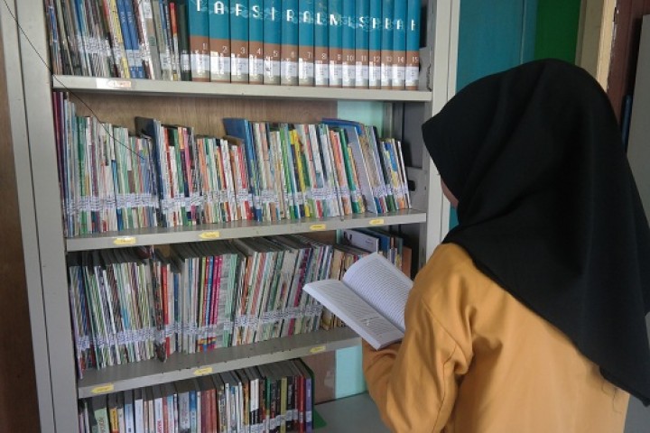 Pojok Perpustakaan Kantor Kelurahan Loa Buah