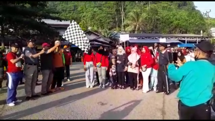 Jalan Sehat oleh FKPM Kelurahan Loa Buah