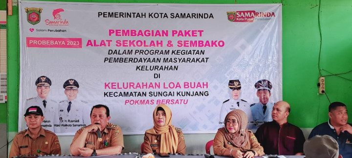Pembagian perlengkapan sekolah dan paket sembako dari Pokmas Bersatu