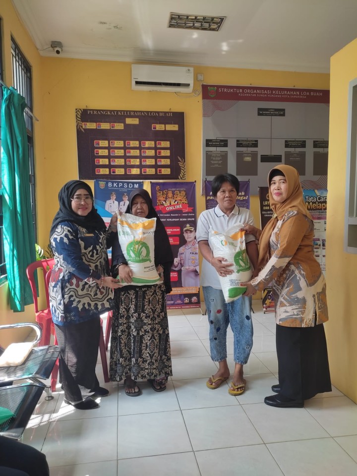 PENDISTRIBUSIAN PROGRAM CADANGAN BERAS PEMERINTAH (CBP) TAHAP III DI KELURAHAN LOA BUAH