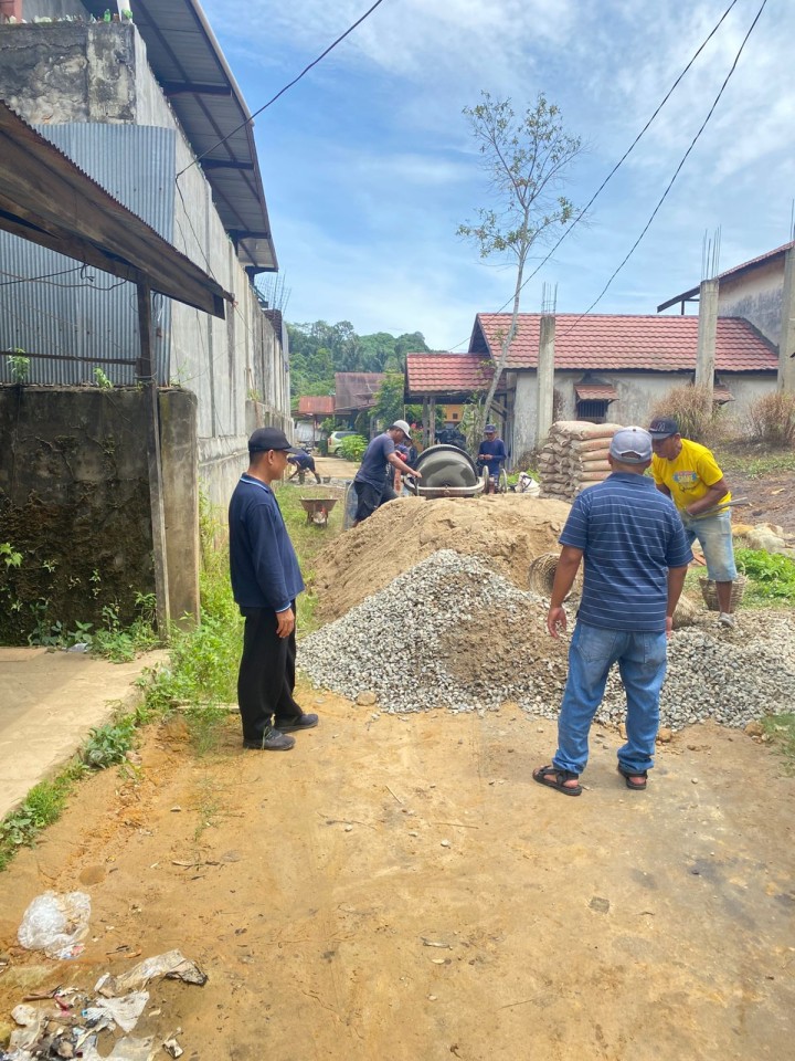 Giat Probebaya 2024 : Semenisasi Jalan dan Jembatan Gang Damai RT.18 dan Jalan Gang Anggrek RT 03