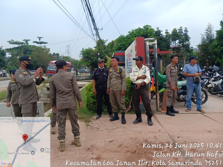 Peneguran terhadap Pihak PT ALDI Mitra Sejahtera terkait tanah lumpur bekas muatan di badan jalan agar selalu setiap saat dibersihkan