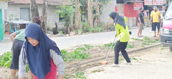 Kerja Bakti massal Wilayah Kelurahan Harapan Baru, Kecamatan Loa Janan Ilir khususnya di Jalan poros Kurnia Makmur dan Jalan Syahrani Dahlan